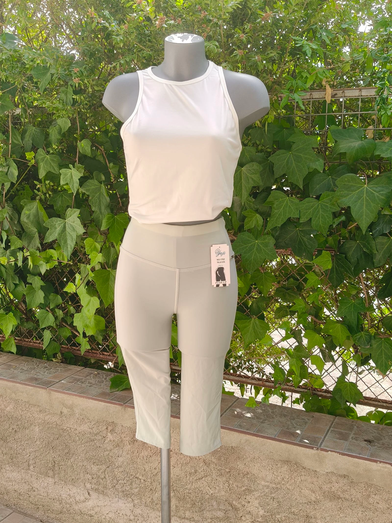 Leggings deportivos capri gris claro - Efecto Push Up